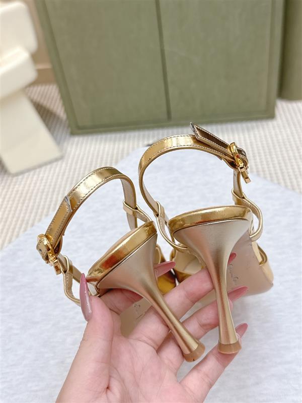 2025112810123894 300